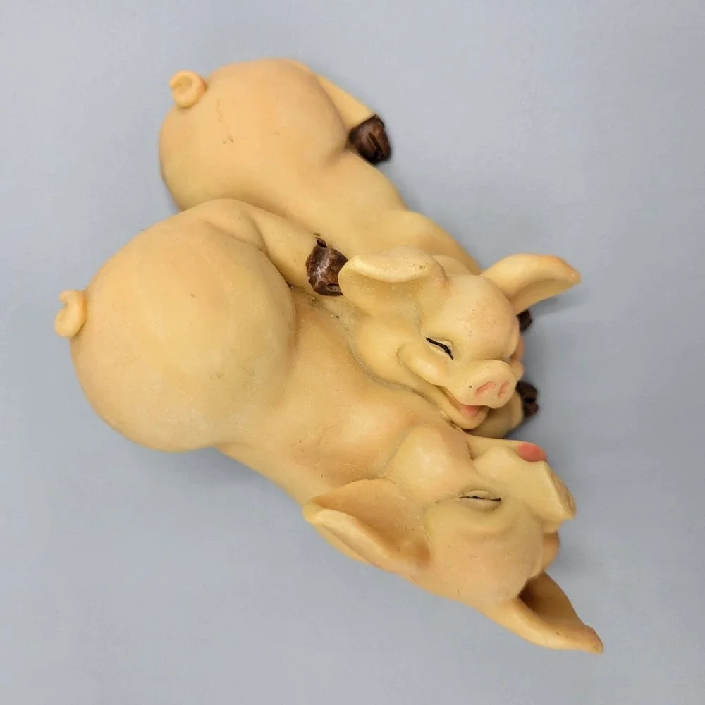 Vintage Pig Figurines Resin Sculptures Mamma & Baby Pig Playful Animal Decor